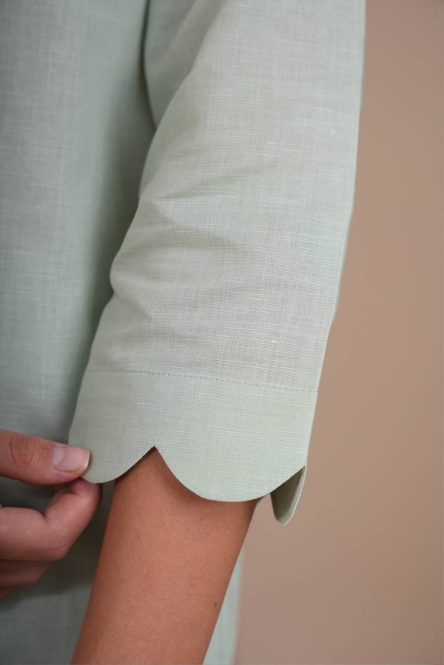 The Willow Scallop Shirt - Mint Green.